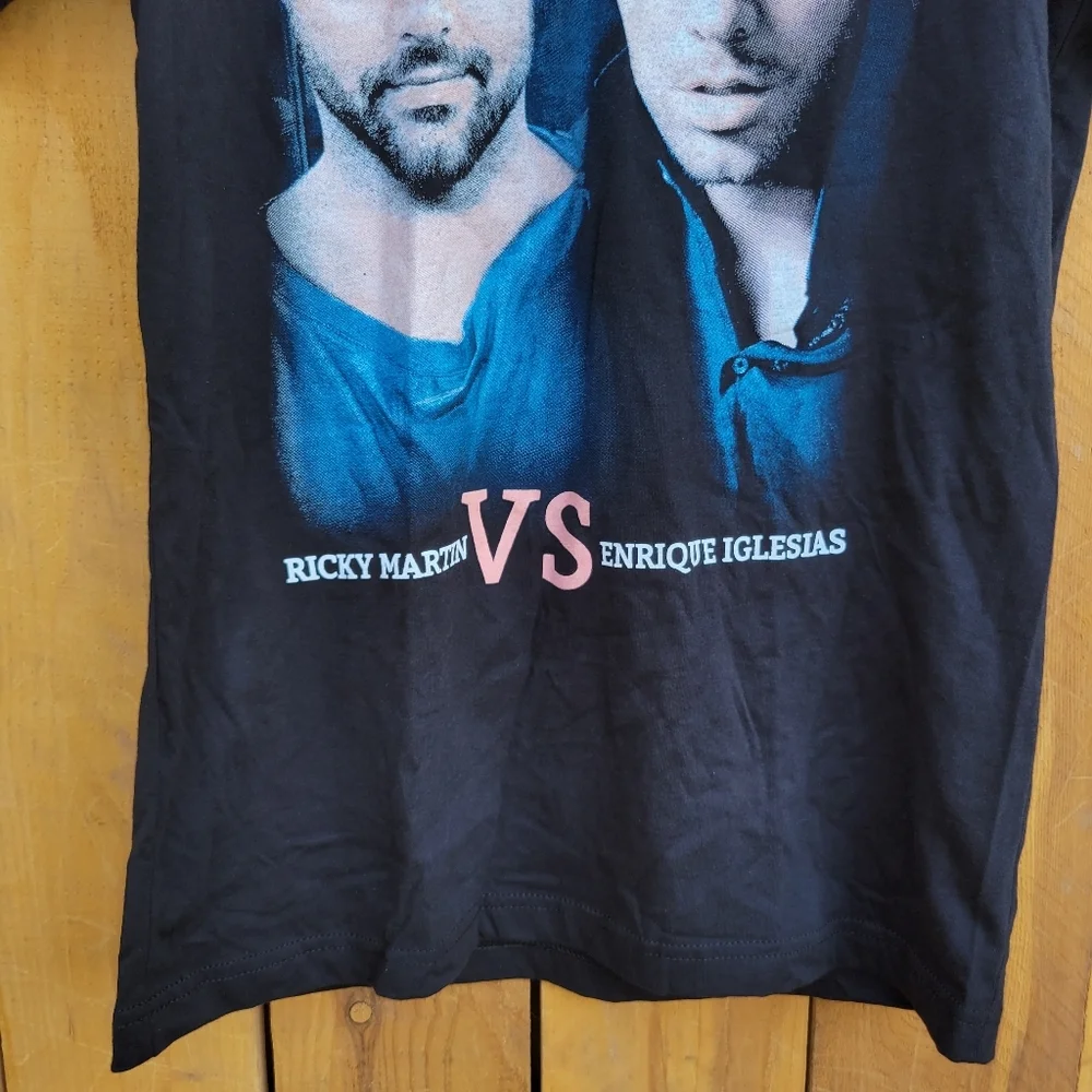 Ricky Martin Vs Enrique Iglesias Short Sleeve T-Shirt Size M - Picture 4 of 15